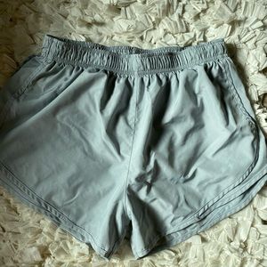 Nike Women’s Dry Tempo Shorts(Gray)